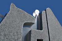 [#1905s] Konstverk, bl� himmel, betong