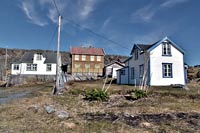 [#1068s] Tr�hus, berg, bl� himmel