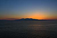 [#135r] himmel, hav, vatten, solnedg�ng, bl� himmel, orange, bl�tt, �, silhuett, siluett, horisont, stilla