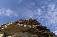 [#2220s] Sandsten, bl� himmel, bl�tt, l�tta moln