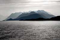 [#253] silhuetter, silhuett, siluetter, konturer, profil, berg bakom berg bakom berg, sn�, hav