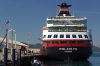 [#1947s] brygga, hamn, flaggor, fartyg, passagerare, hurtigruten, bl� himmel