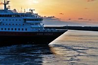 [#882s] Fartyg i solnedg�ng, hav, hamn, midnattssol, hurtigruten