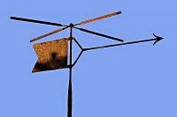 [#3227s] Rostig vindfl�jel, bl� himmel, v�gvisare, skugga, id�bild