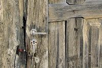 [#955s] Gammal d�rr, tr�, sliten, gisten, gul, rost, spik, h�l, id�bild